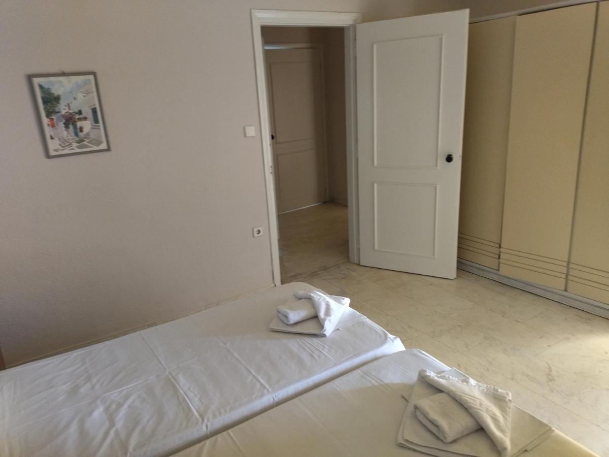 Hotel Haris On The Beach Agia Marina Buitenkant foto