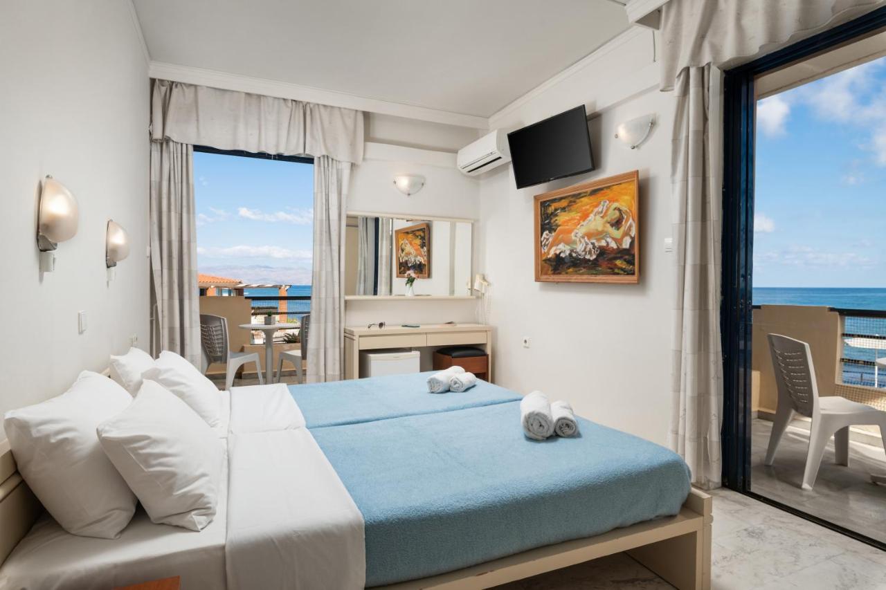 Hotel Haris On The Beach Agia Marina Buitenkant foto
