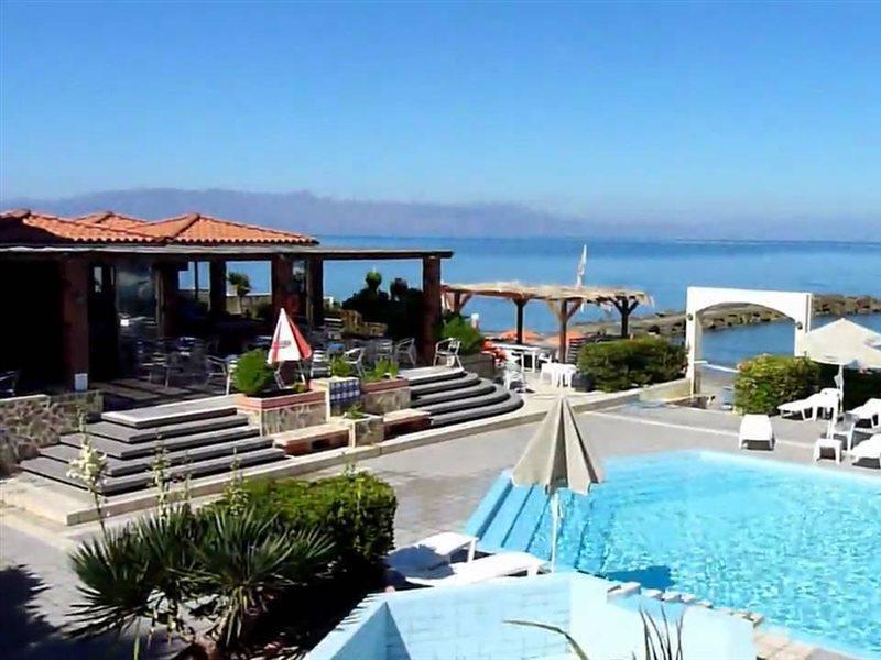 Hotel Haris On The Beach Agia Marina Buitenkant foto