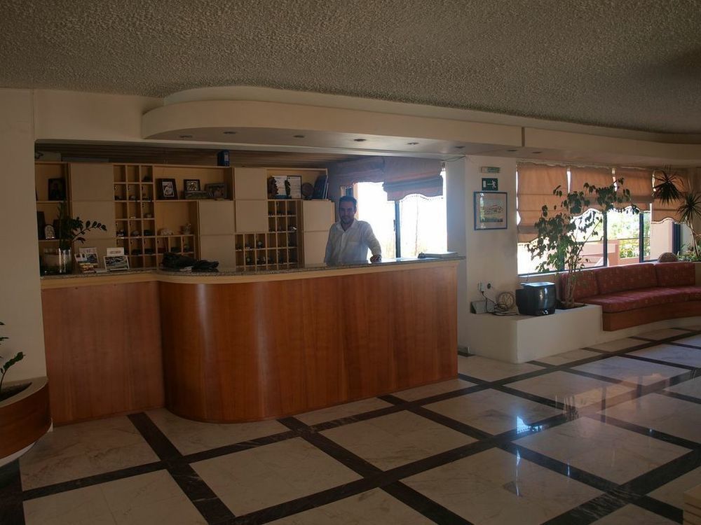 Hotel Haris On The Beach Agia Marina Buitenkant foto