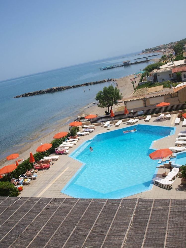 Hotel Haris On The Beach Agia Marina Buitenkant foto