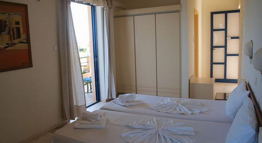Hotel Haris On The Beach Agia Marina Buitenkant foto